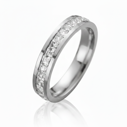 Silver ring with reflection
