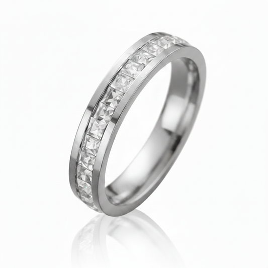 Silver ring with reflection